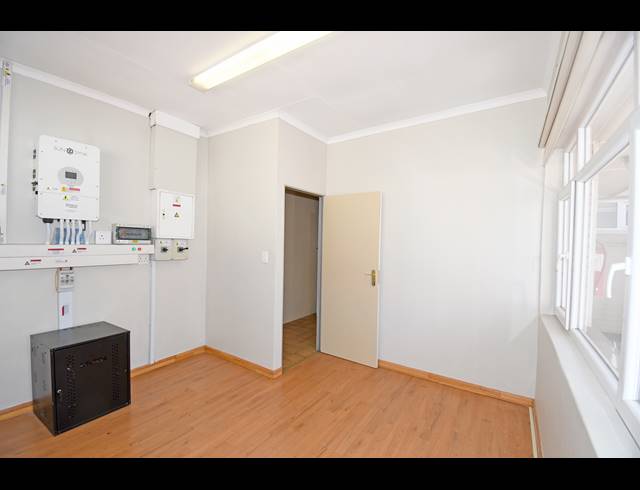 351M² BUSINESS TO LET IN GREENSIDE